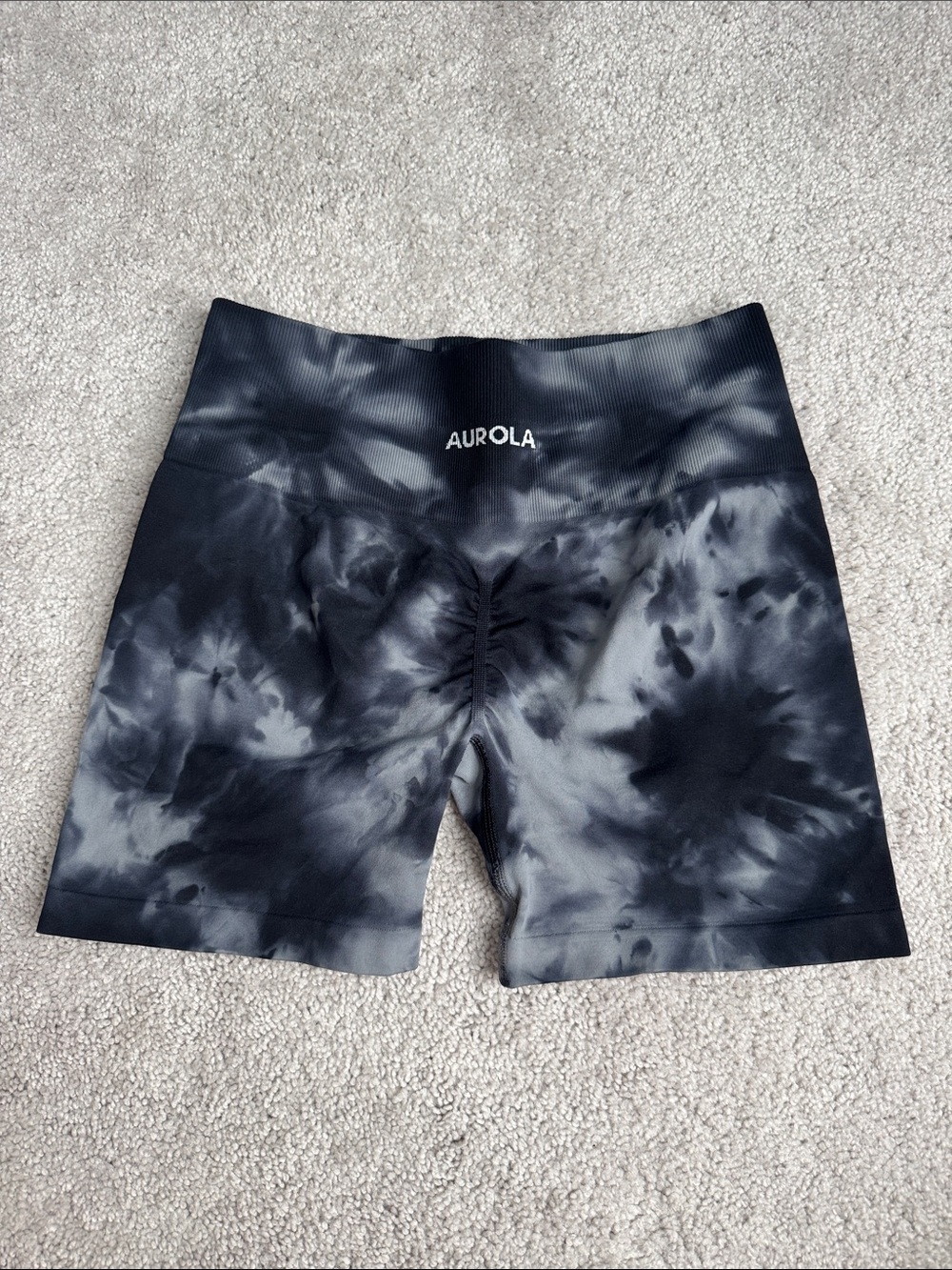 Aurola Influence Workout Tie-Dye Scrunch Bum 4” Shorts - M